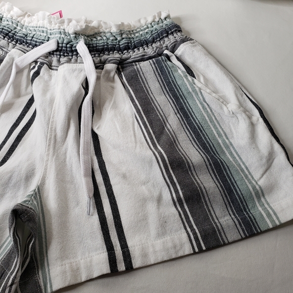 Exist Shorts White Gray Striped Southern Spirit Junior's Size Medium NWT - Picture 7 of 12
